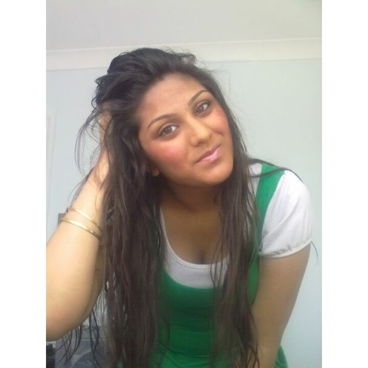 Raveena Ravii Rani [Facebook Me]